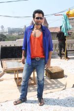 Jackky Bhagnani on location of his film Rangrezz for gangnam style psy track shoot in Mumbai on 22nd Feb 2013 (28).JPG